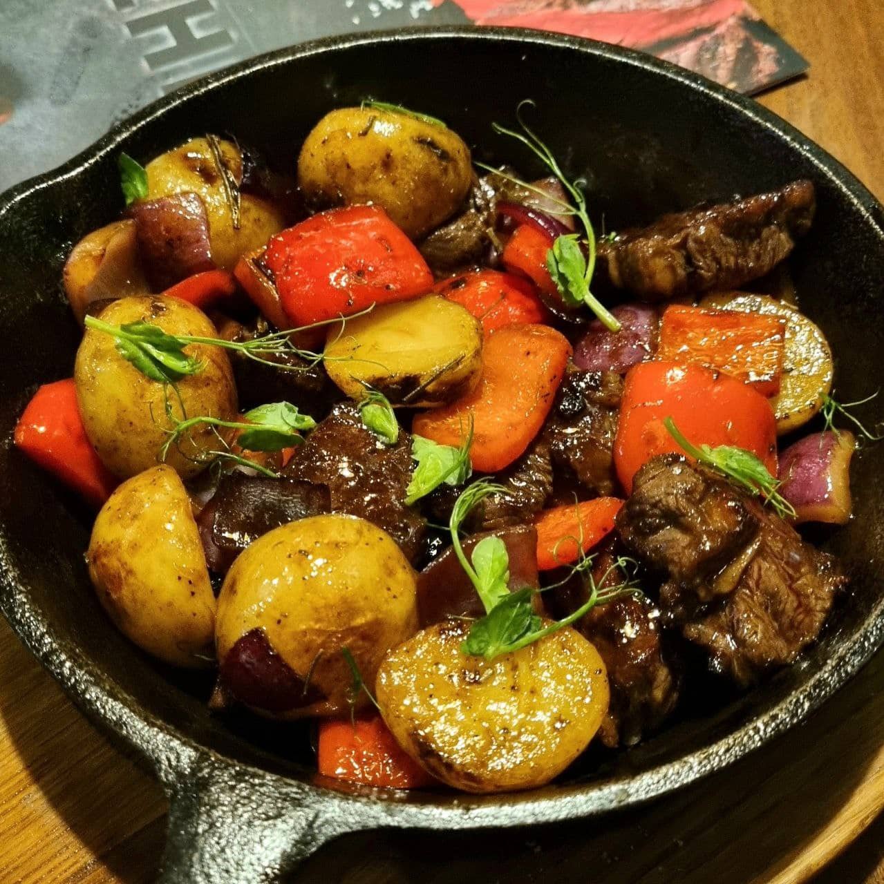 Горячая сковородка с говядиной