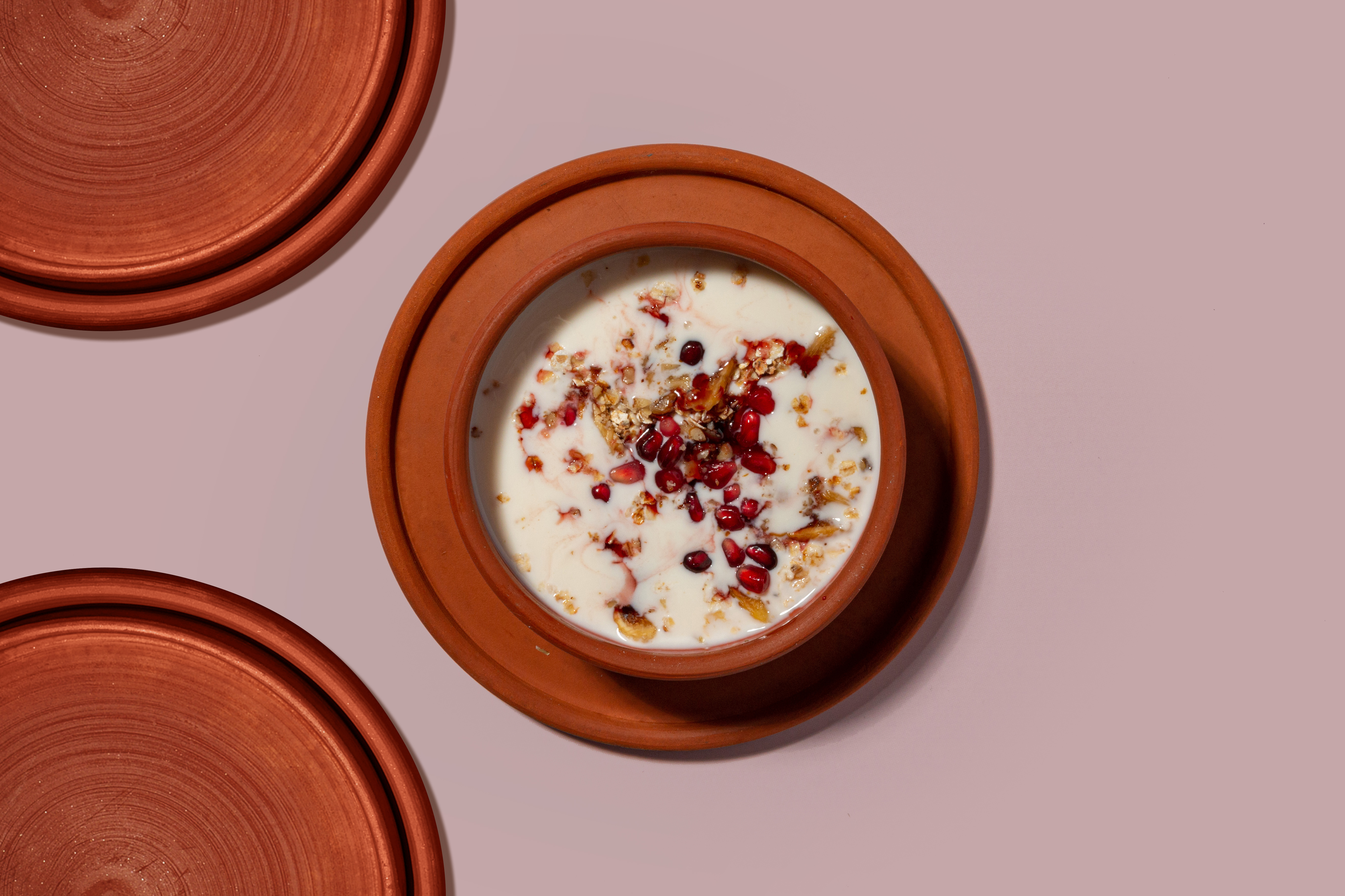 Мацони с вяленым инжиром и грецкими орехами