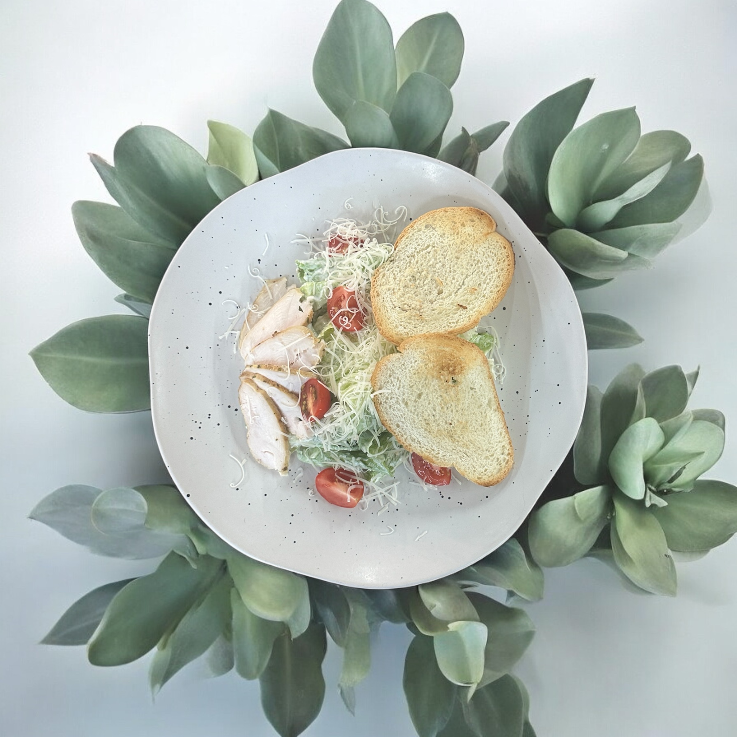 Салат Цезарь с курицей