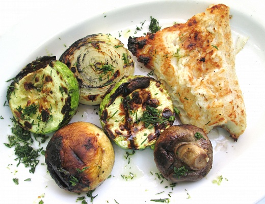 Судак с овощами