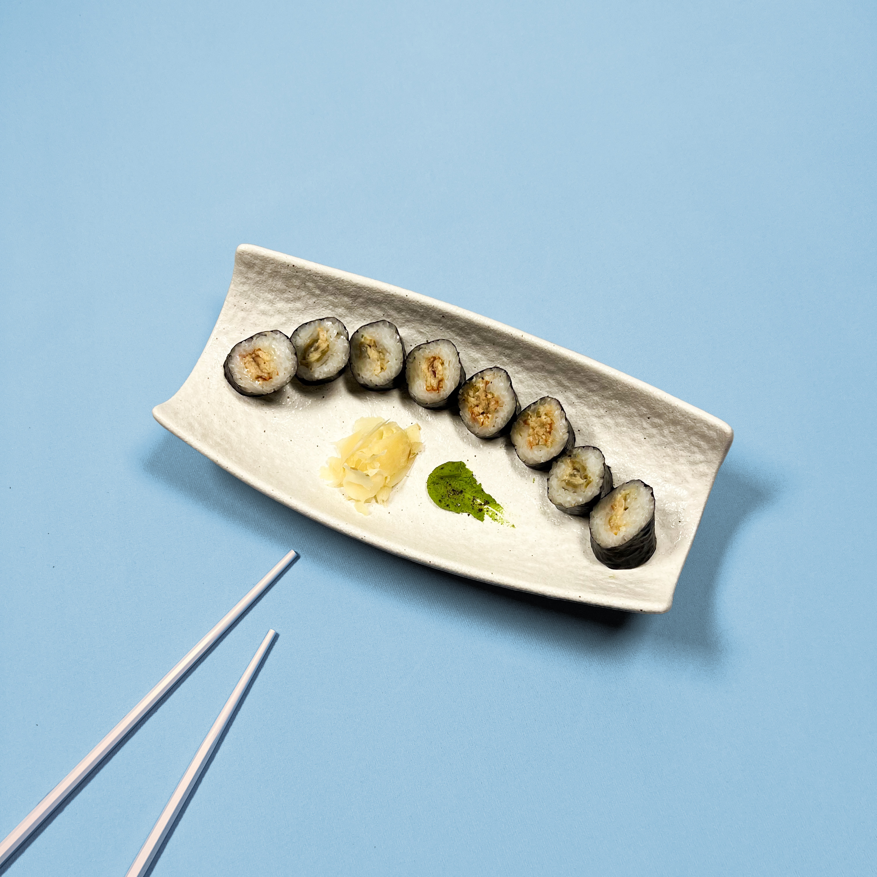 Маки с угрем