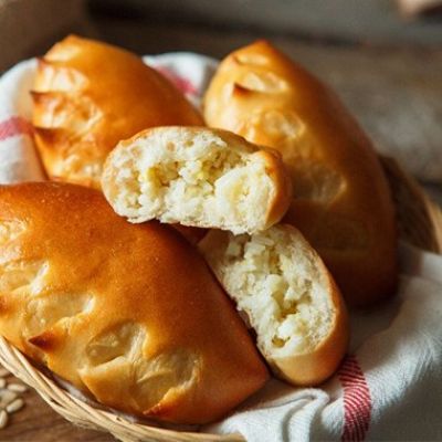 Пирожок с рисом и яйцом