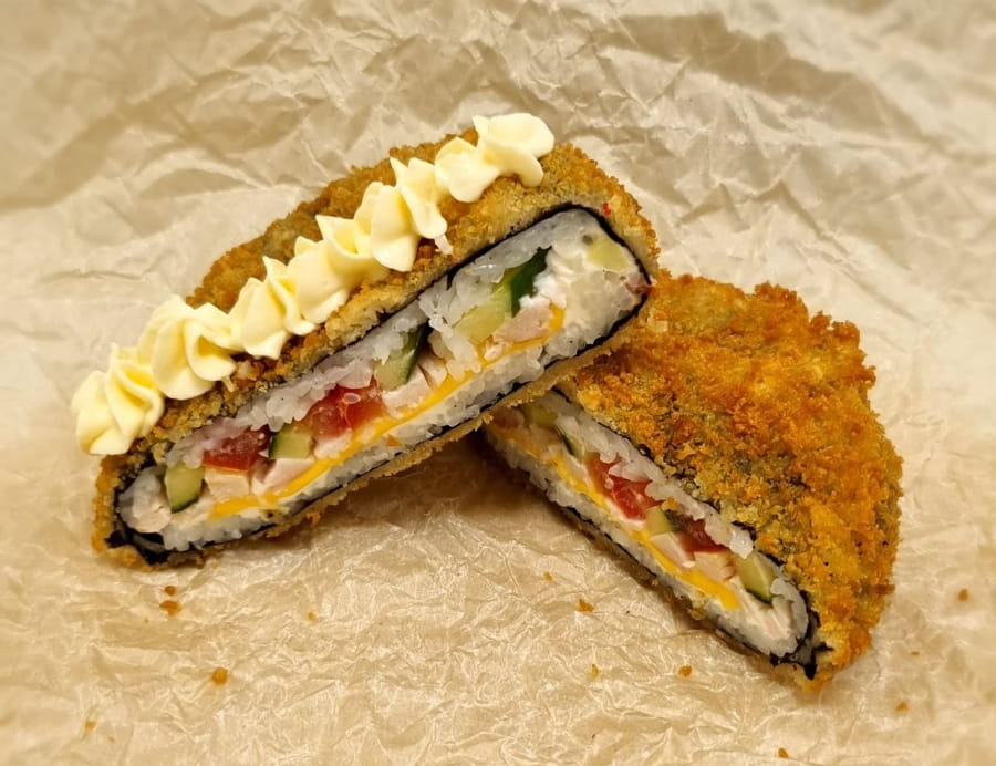 Суши-бургер с курочкой