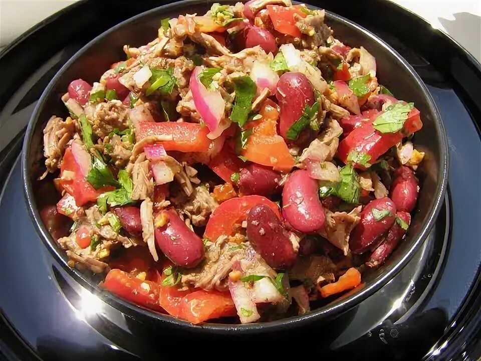 Салат из говядины с красной фасолью