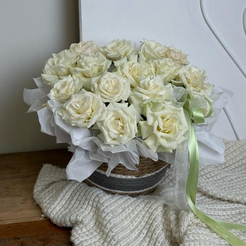 Лукошко с розами