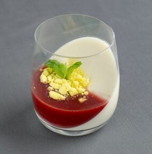Панна котта с клубникой