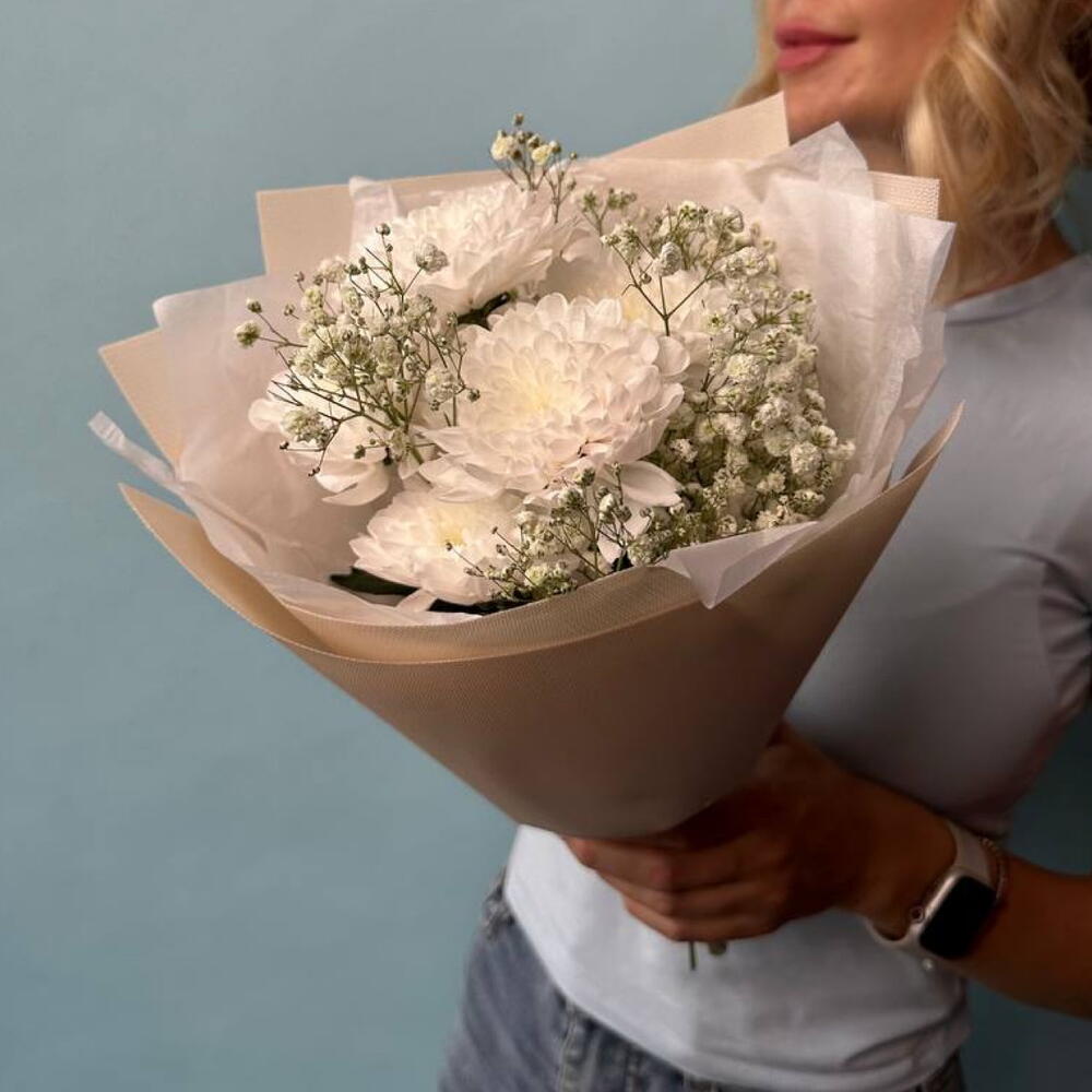 Хризантема с гипсофилой