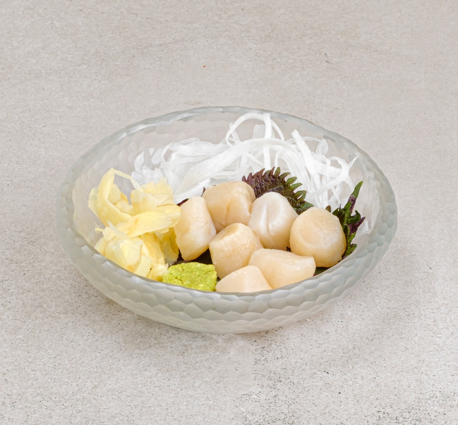 Сашими курильский гребешок