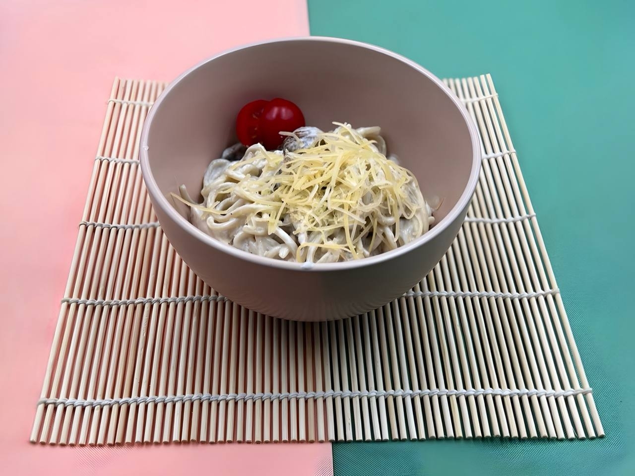 Паста с куриным филе и грибами