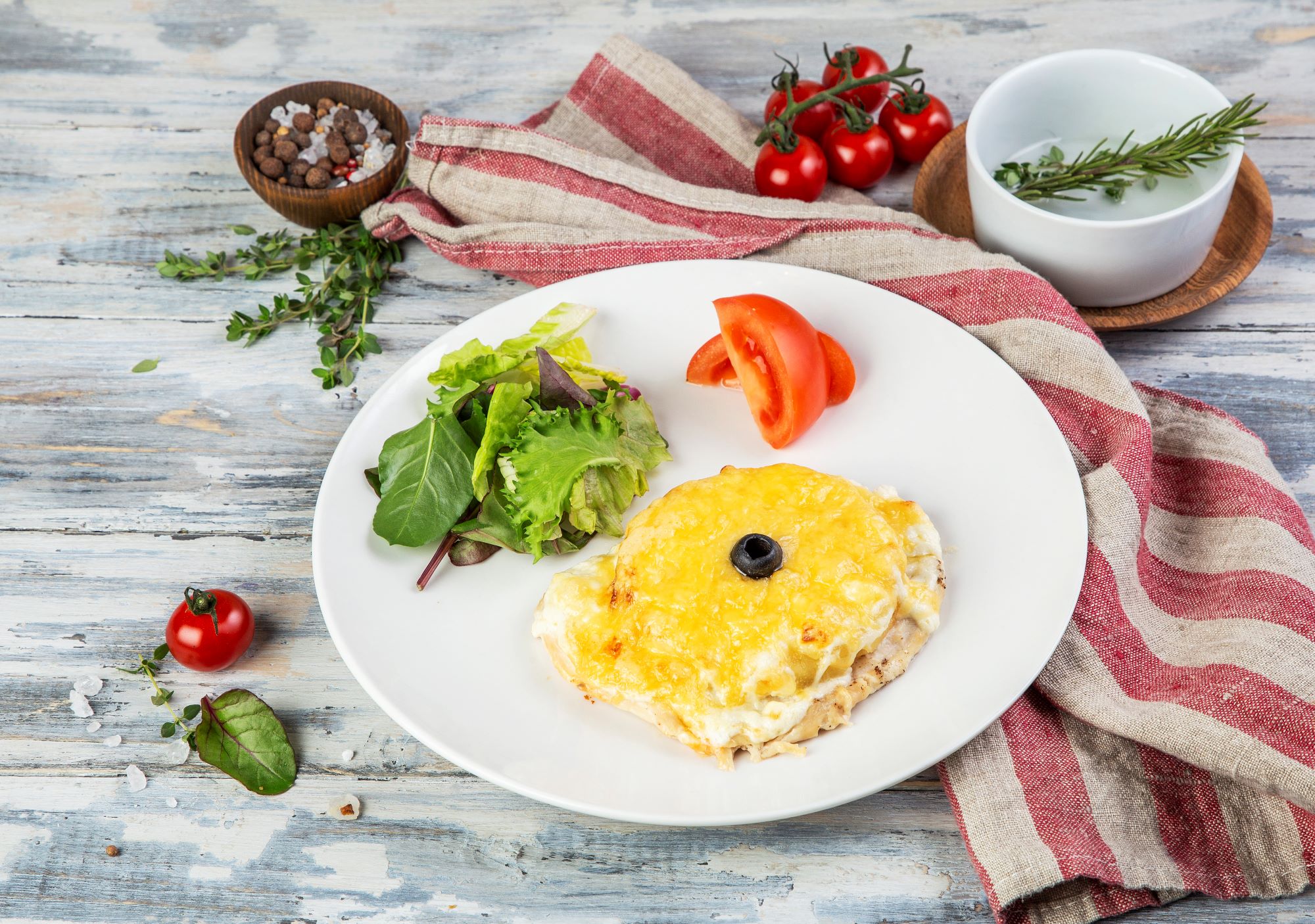 Куриная отбивная с ананасами