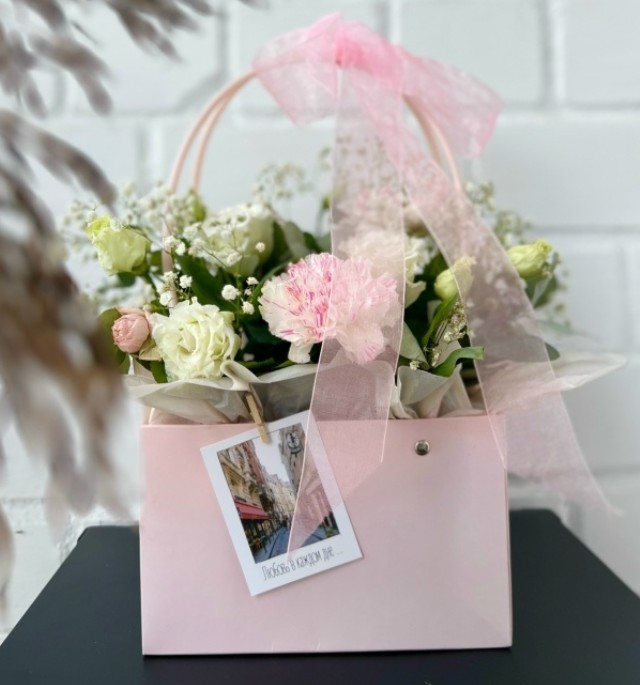 Композиция "Любовь в каждом дне..."