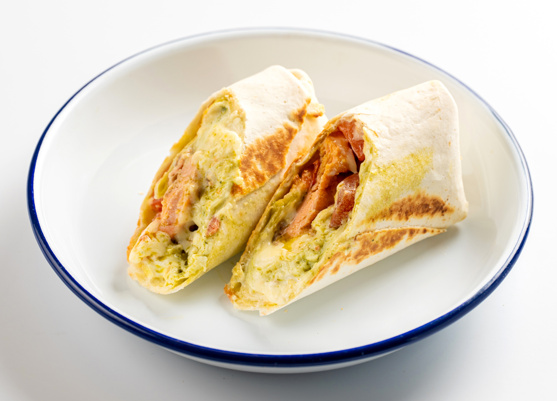 Ролл с лососем и соусом песто