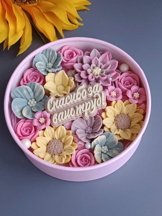 Бокс из шоколадных цветов "Спасибо за Ваш труд"