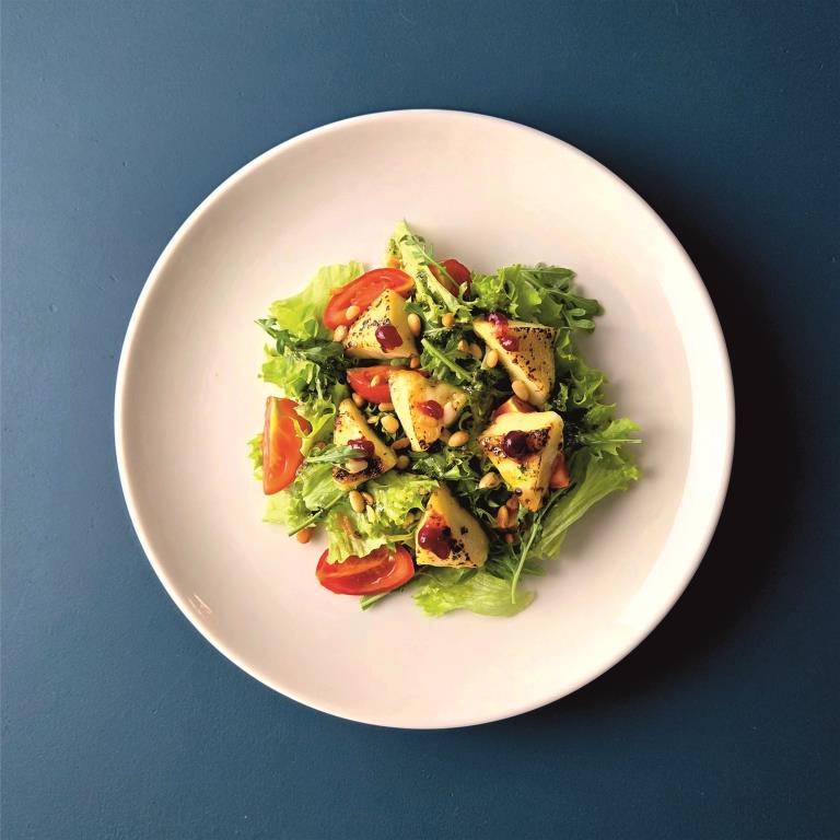 Салат с халуми гриль