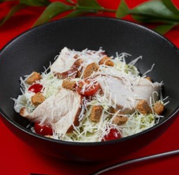 Салат Цезарь с курицей