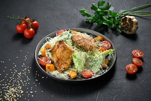 Салат Цезарь с курицей