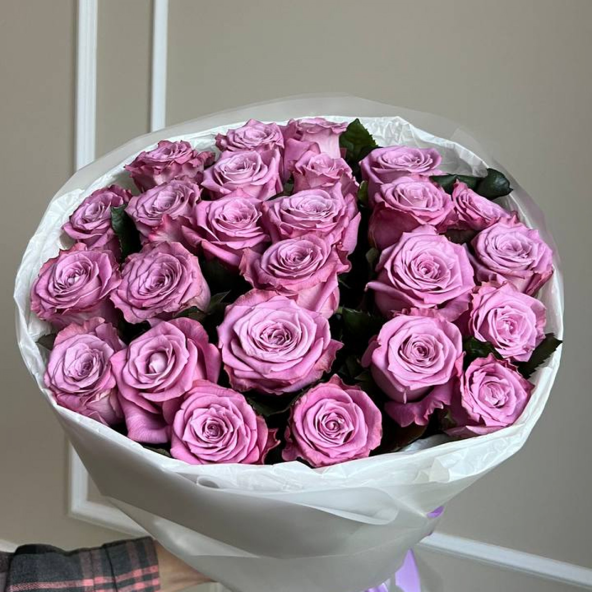 Моно букет из 25 сиреневых роз Россия (предзаказ)