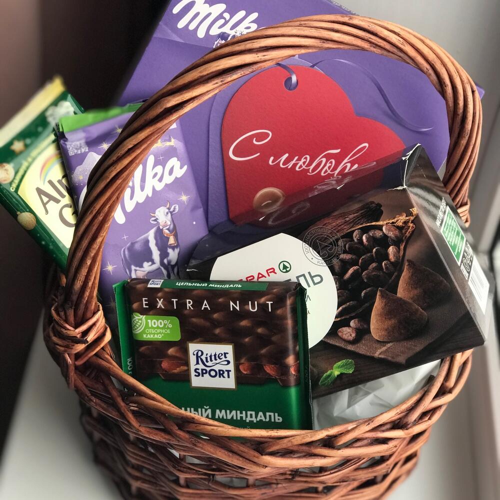 Корзина со сладостями