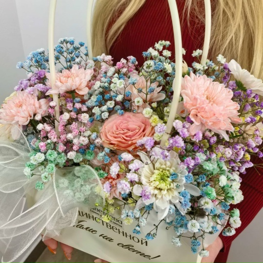 Цветочная композиция в сумочке «Всплеск чувств»