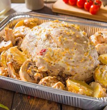 Банкет-бокс со свиным окороком и овощ.
