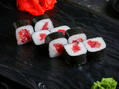 Маки с тунцом