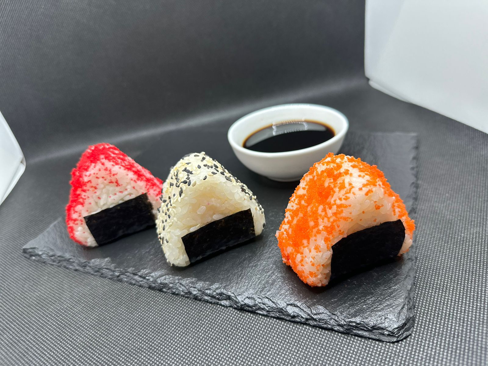 Онигири с курицей 1 шт.