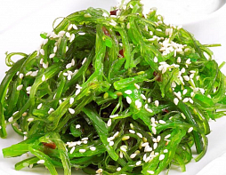 Чука салат с ореховым соусом