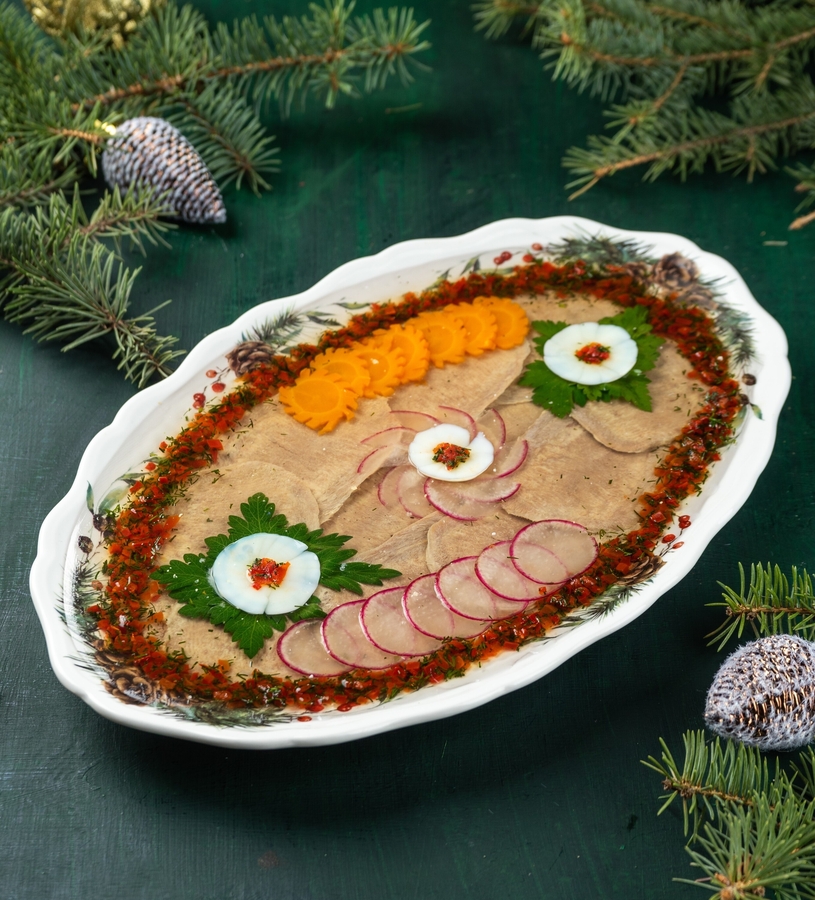 Заливное с говяжьим языком