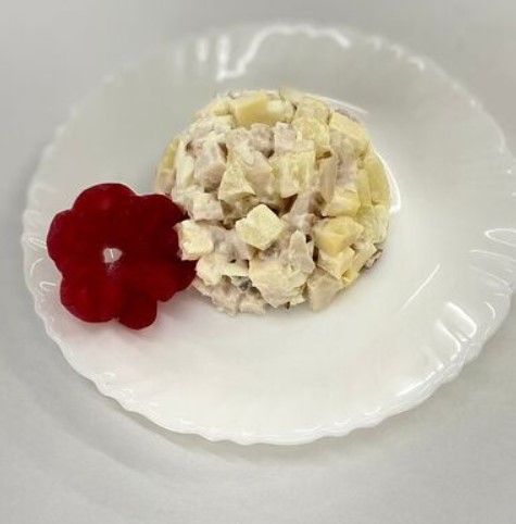 Салат с ананасами