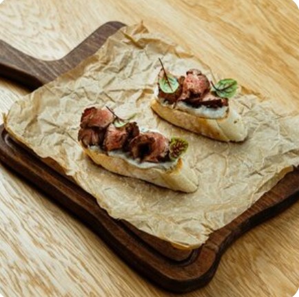 Дуэт брускетт с ростбифом