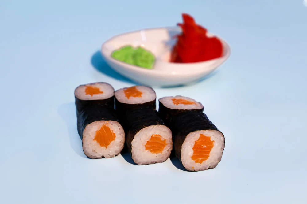 Ролл с лососем