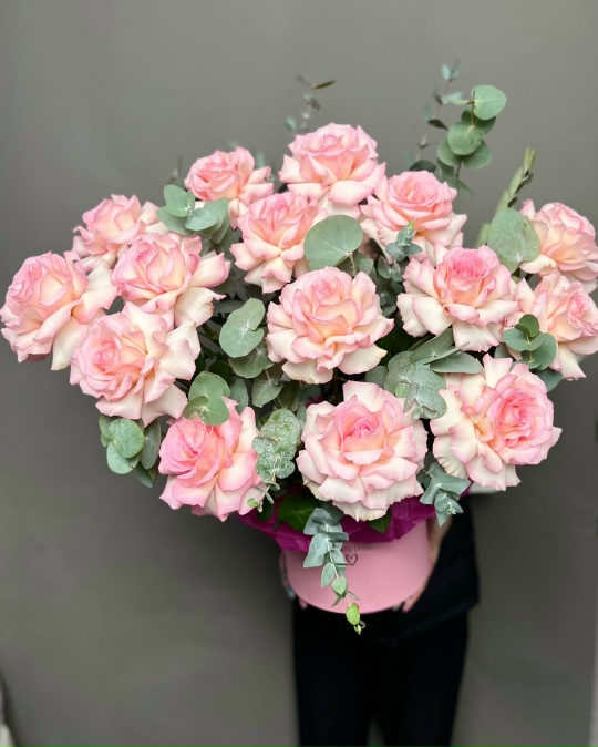 Композиция из 15 роз