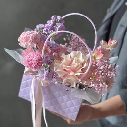 Красивая нежная композиция в сумочке