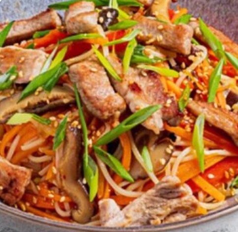 Wok Говядина с лапшой и кисло-сладким соусом Spicy