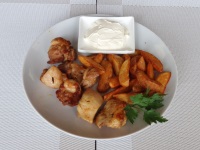 Шашлык куриный с картофелем фри
