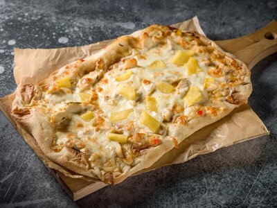 Пицца с Курицей и ананасом