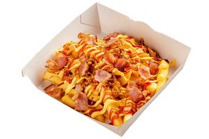 Картофель фри с беконом и луком фри