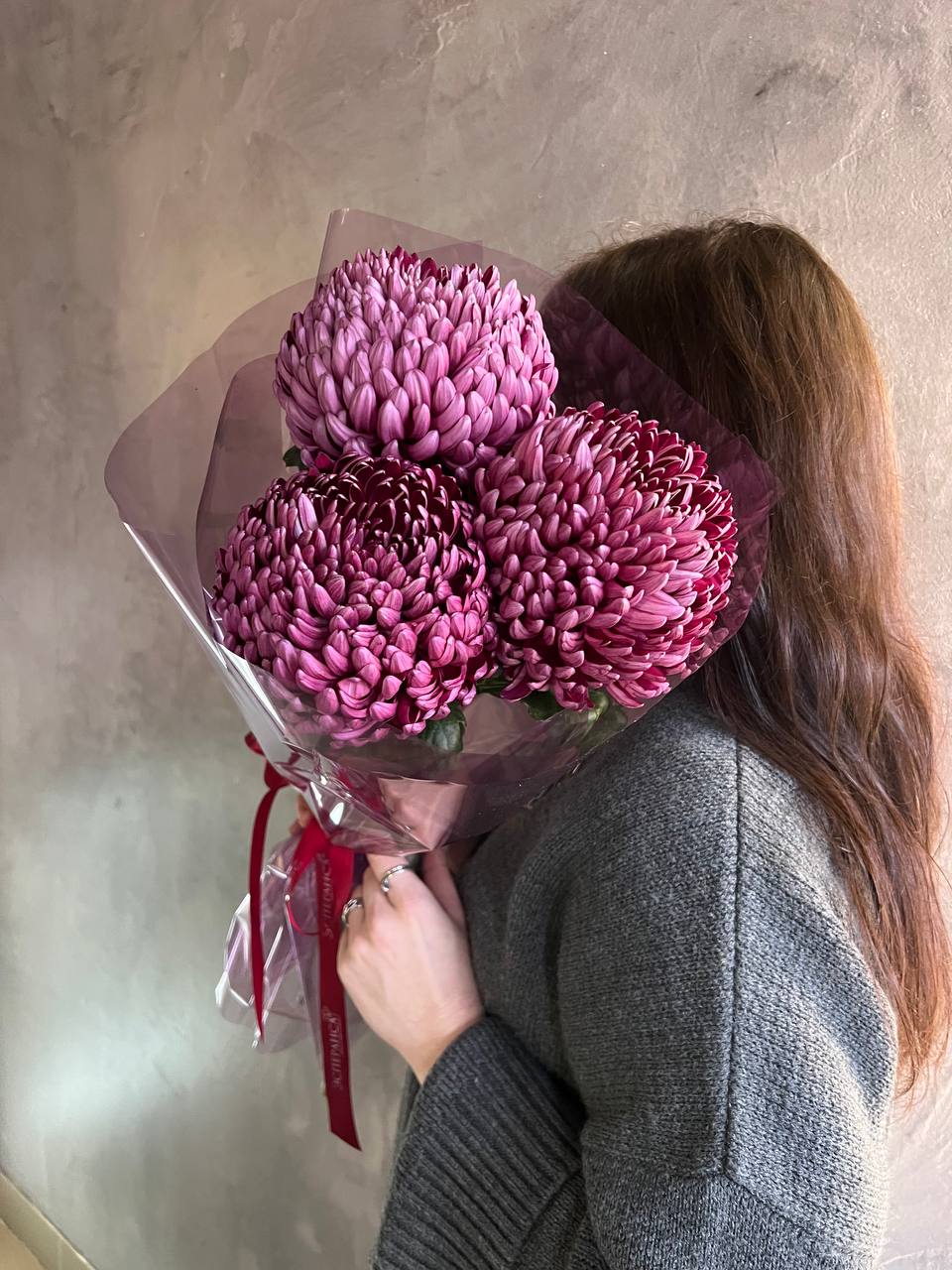 Букет комплимент из роскошных хризантем Бигуди