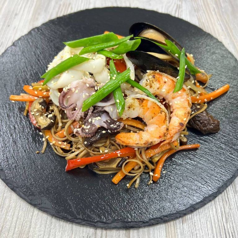 Соба с морепродуктами