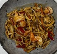 Вок с морепродуктами в тайском соусе
