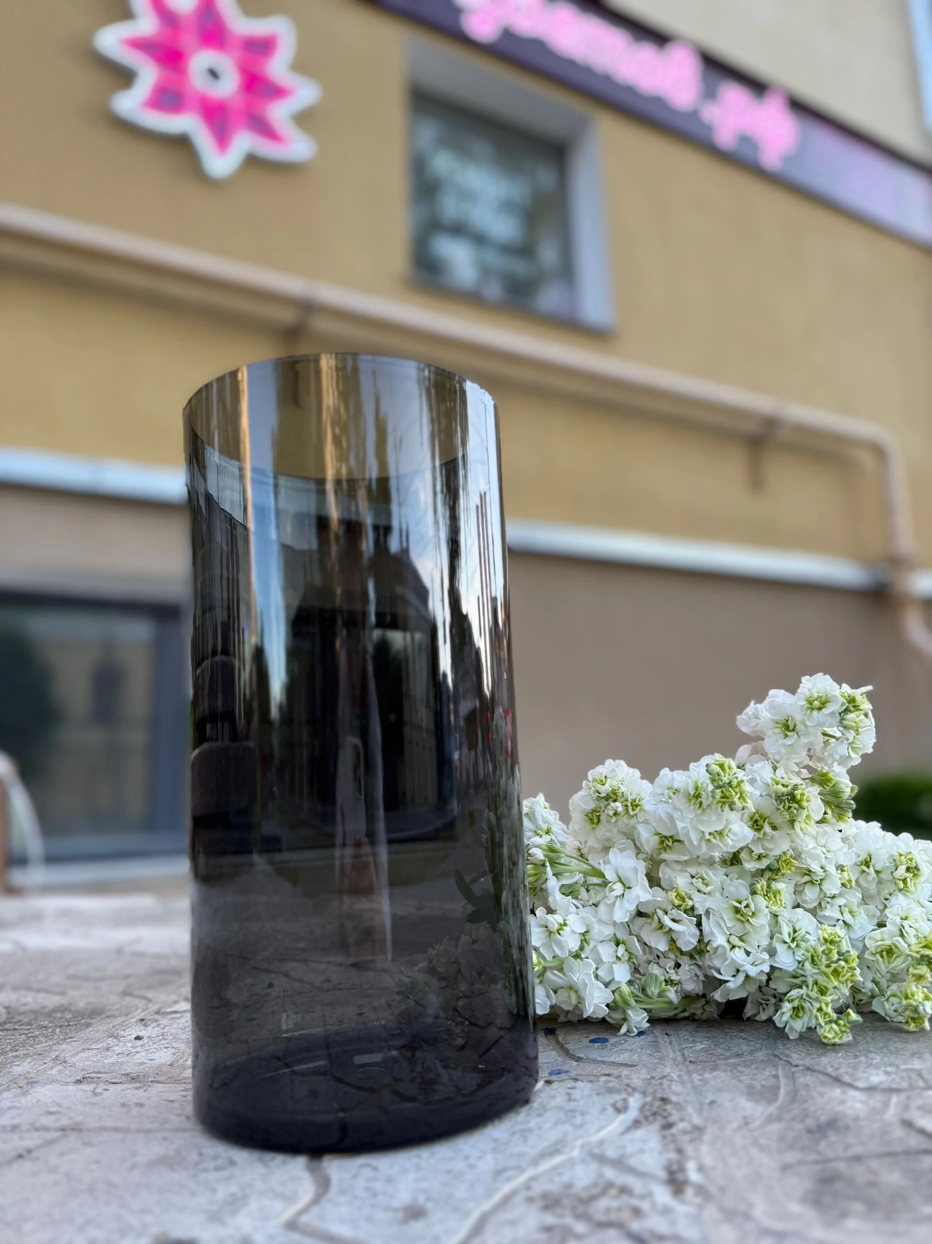 Ваза темный пластик 15*30 см