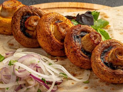 Грибы шампиньоны на мангале