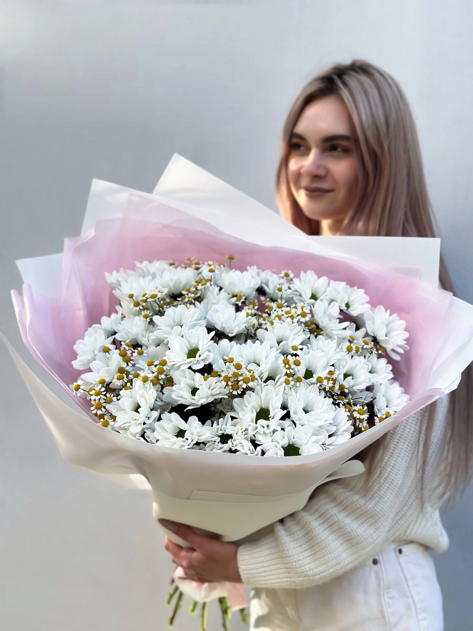 Дуо - букет из хризантем и матрикарии M