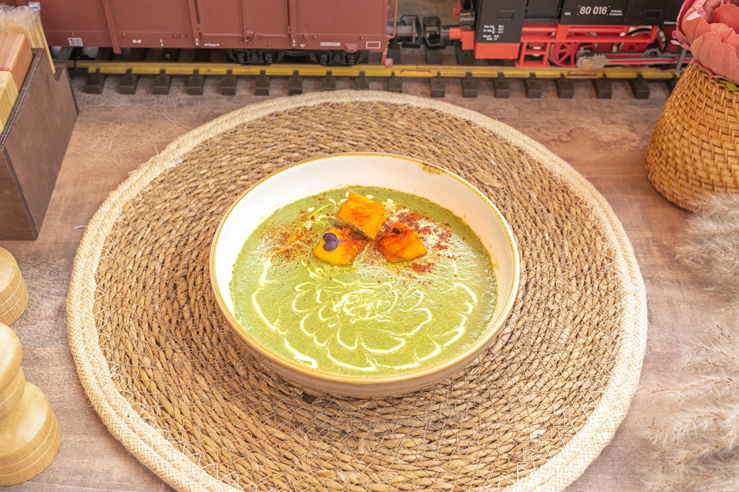 Сливочный крем суп из шпината с лососем