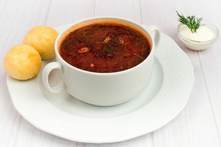 Борщ с салом и пампушками