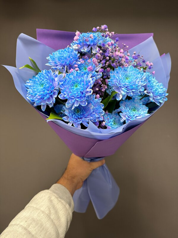 Букет из 3 кустовых хризантем с гипсофилой