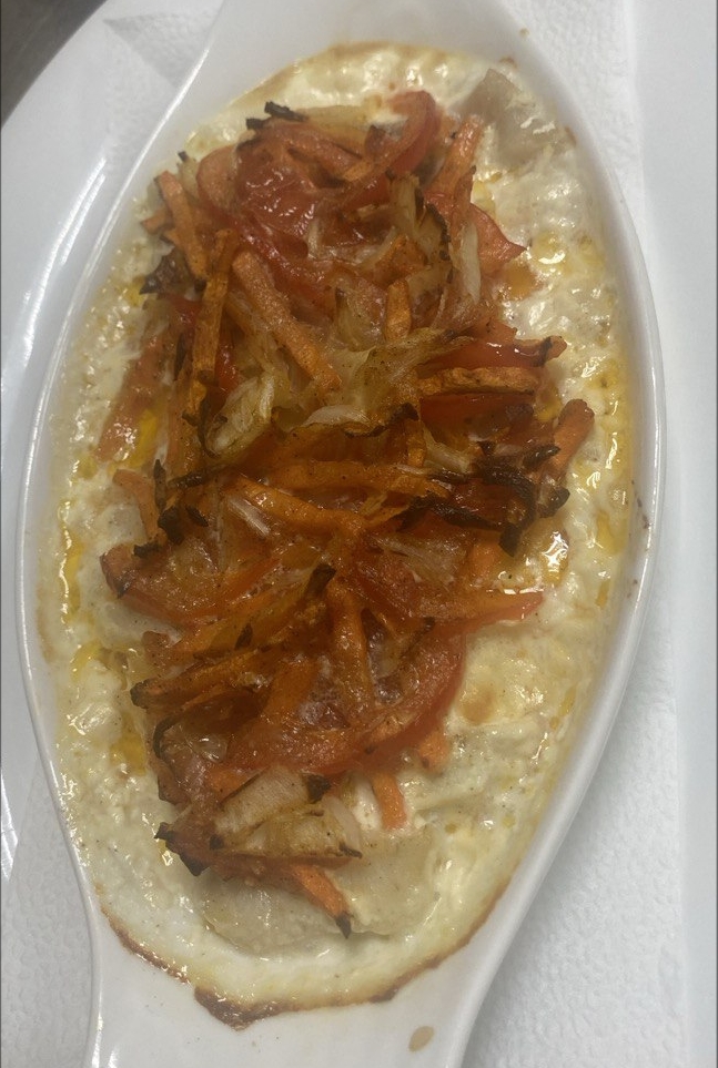 Судак, запечённый в сливках с овощами