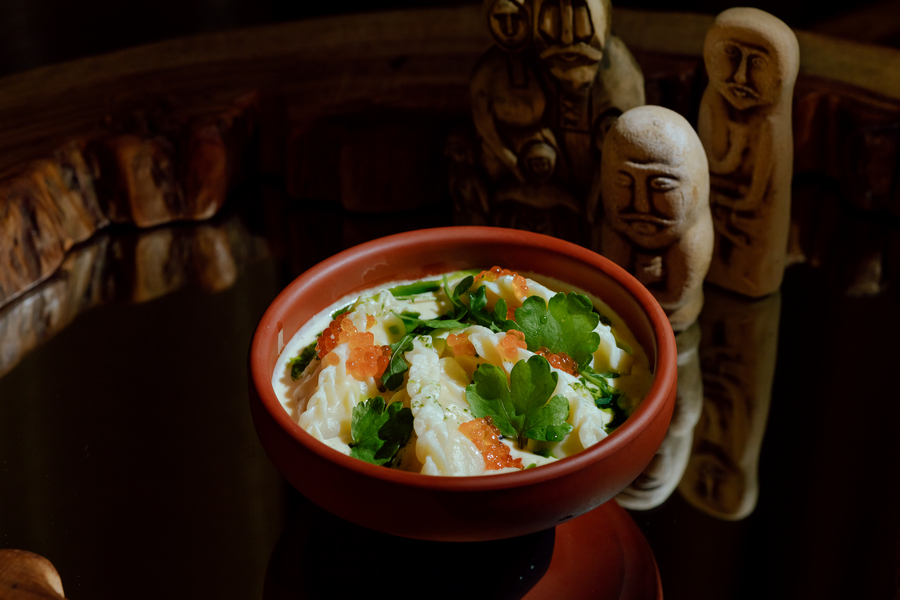 Хуран кукли с креветкой, курицей в соусе шампань и красной икрой