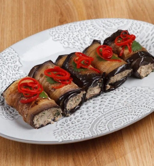 Рулетики из баклажанов с орехами