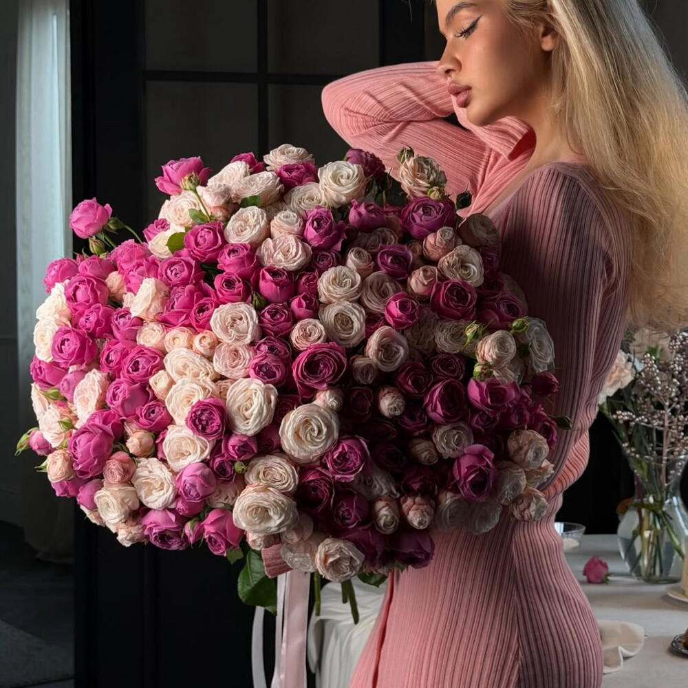 Пион Роза кустовая пионовидная Роза букет